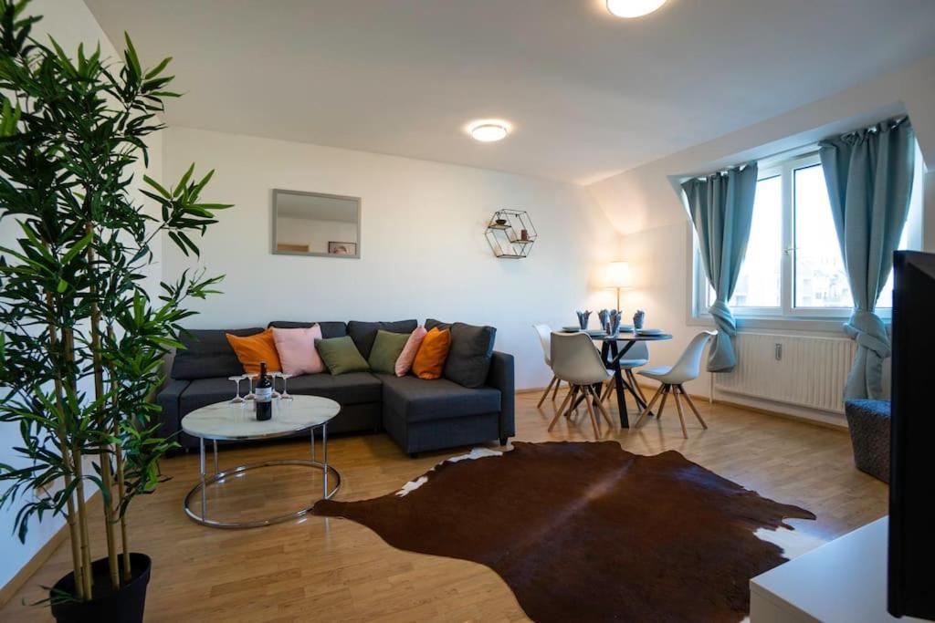 Stylish 2 Floor Penthouse • 15 Min To City Center Вена Экстерьер фото