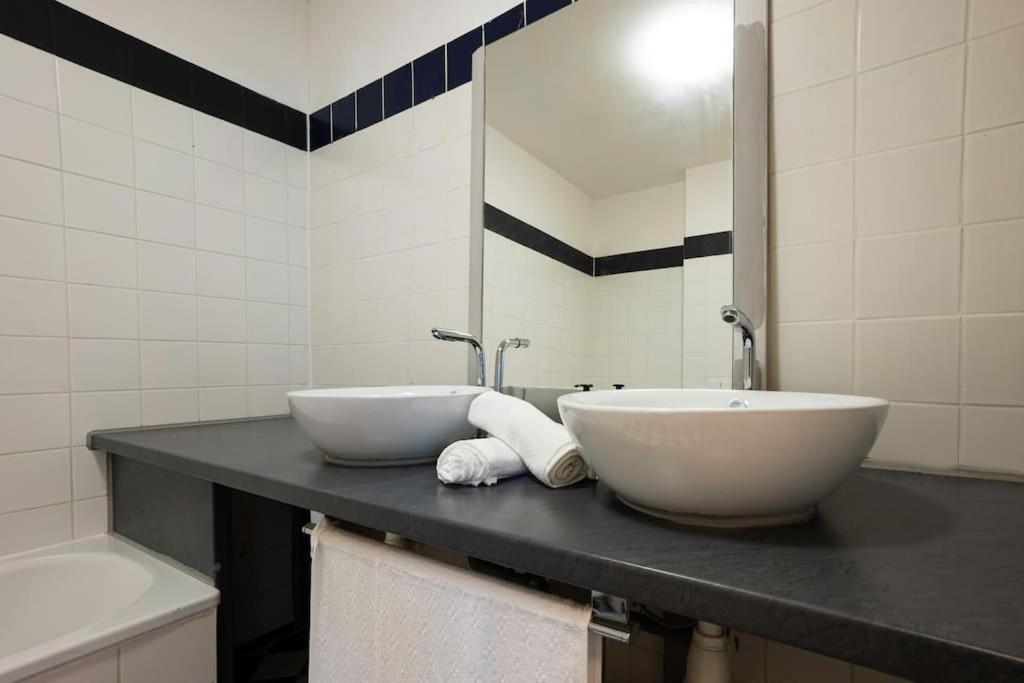 Stylish 2 Floor Penthouse • 15 Min To City Center Вена Экстерьер фото