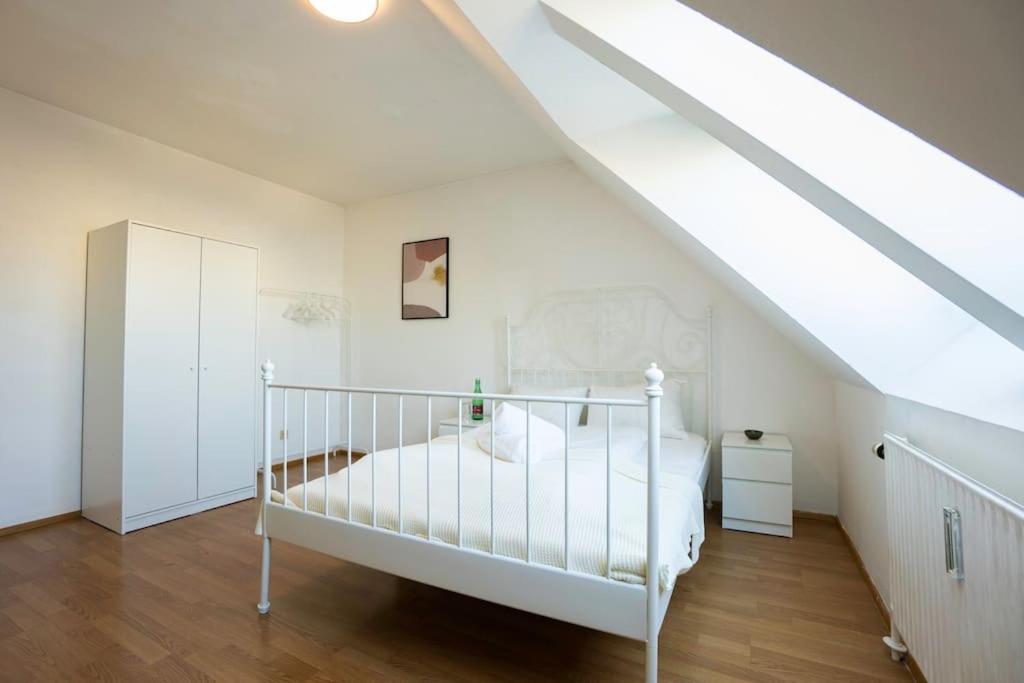 Stylish 2 Floor Penthouse • 15 Min To City Center Вена Экстерьер фото