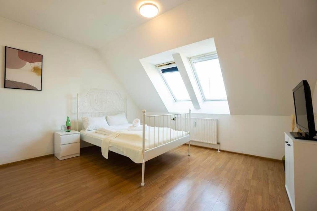 Stylish 2 Floor Penthouse • 15 Min To City Center Вена Экстерьер фото